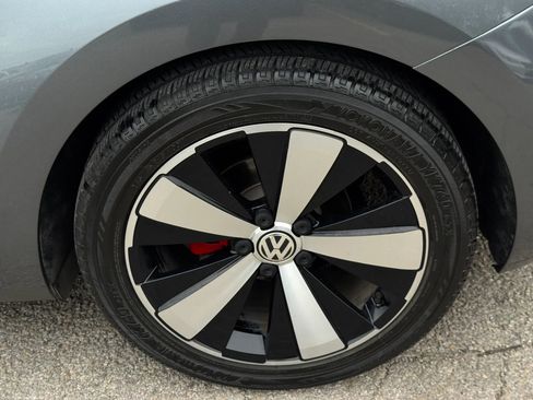 Used 2012 Volkswagen Beetle Turbo FWD image 38
