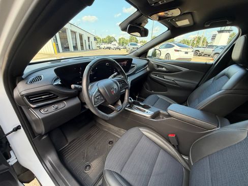 Used 2025 Buick Envista Preferred w/ Convenience I Package FWD image 10