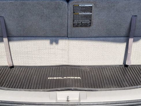 Used 2013 Toyota Highlander Plus AWD/4WD image 34
