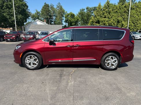 Used 2023 Chrysler Pacifica Limited w/ Uconnect Theater Family Group AWD/4WD image 6