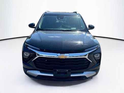 Used 2024 Chevrolet TrailBlazer LT w/ Convenience Package AWD/4WD image 2