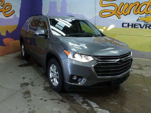 Used 2020 Chevrolet Traverse LT image 3