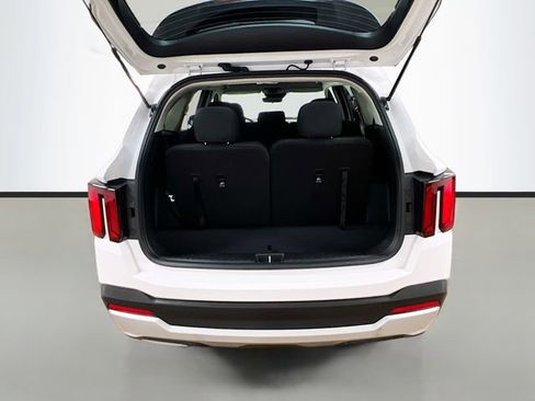 Certified 2025 Kia Sorento LX image 24
