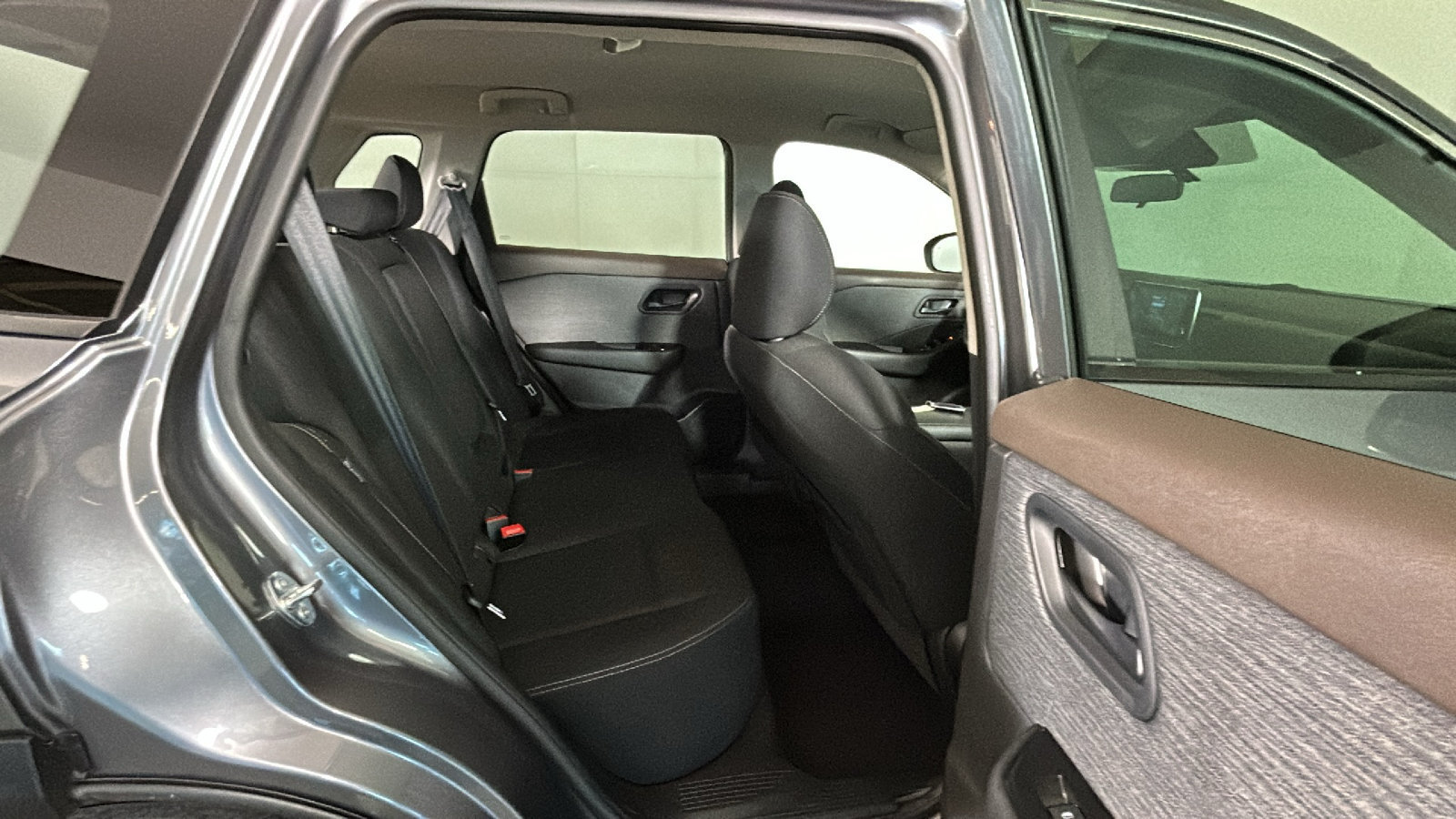 Used 2023 Nissan Rogue S AWD/4WD image 36