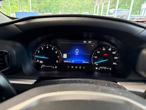 Used 2021 Ford Explorer XLT w/ Equipment Group 202A AWD/4WD image 15