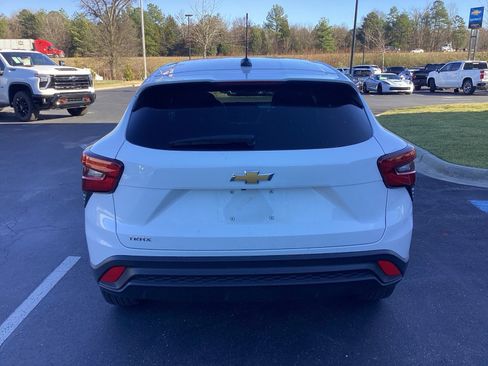 Used 2025 Chevrolet Trax LS image 2
