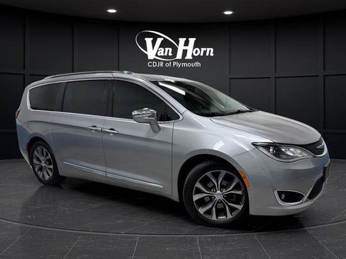 Used 2019 Chrysler Pacifica Limited image 43