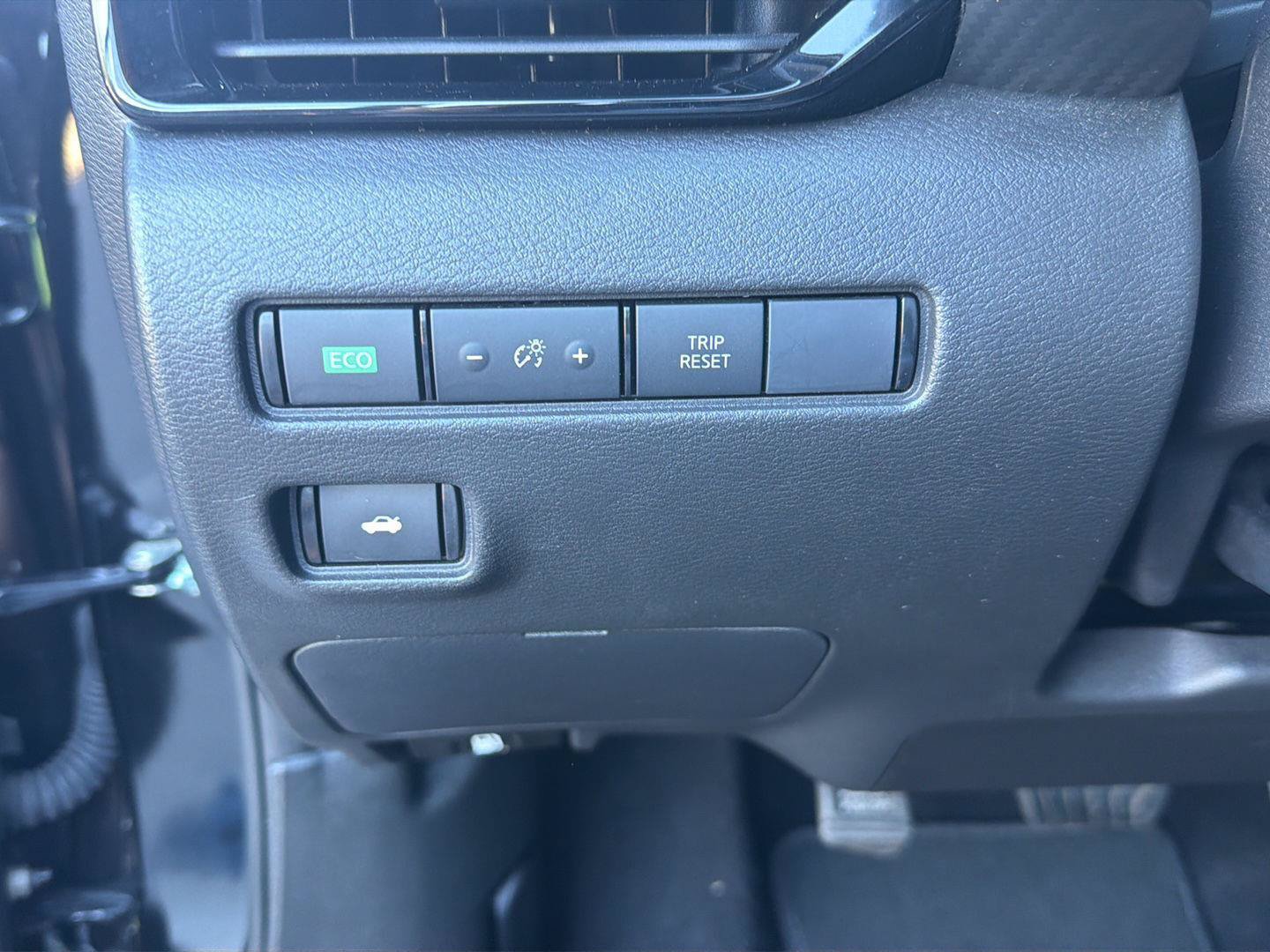 Used 2025 Nissan Sentra SV FWD image 19