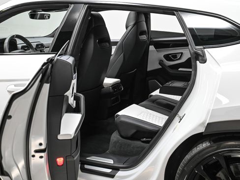 Used 2020 Lamborghini Urus image 33