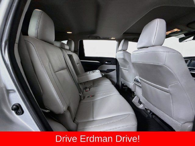 Used 2018 Toyota Highlander XLE FWD image 28