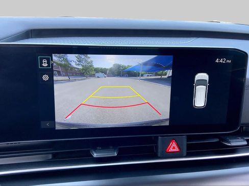 Used 2026 Kia Carnival FWD image 27