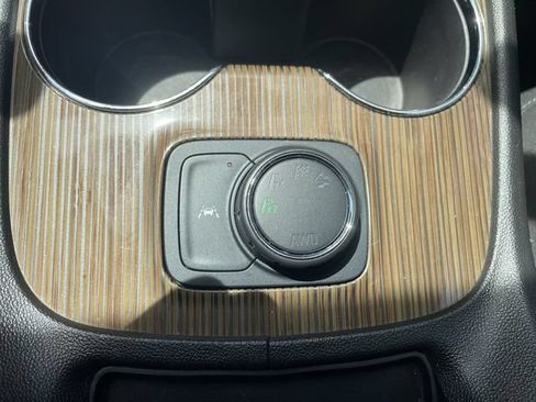 Used 2022 GMC Acadia SLE AWD/4WD image 17