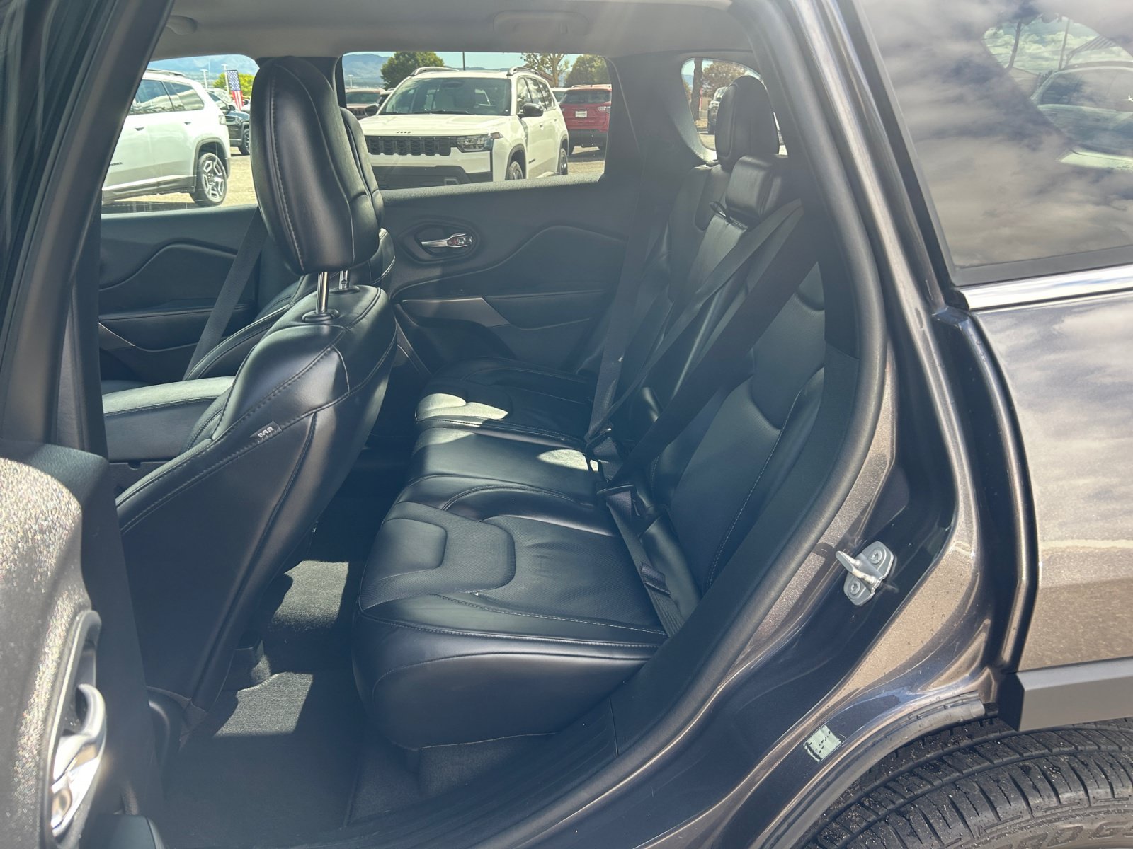Used 2020 Jeep Cherokee Limited FWD image 17