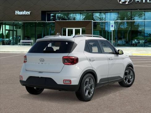 Used 2026 Hyundai Venue SEL FWD image 4