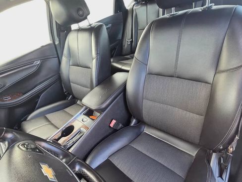 Used 2014 Chevrolet Impala LT w/ Convenience Package FWD image 9