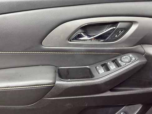 Used 2019 Chevrolet Traverse LT image 10