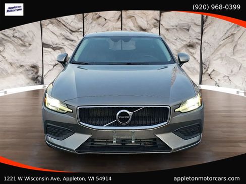 Used 2019 Volvo S60 T5 Momentum w/ Premium Package image 3