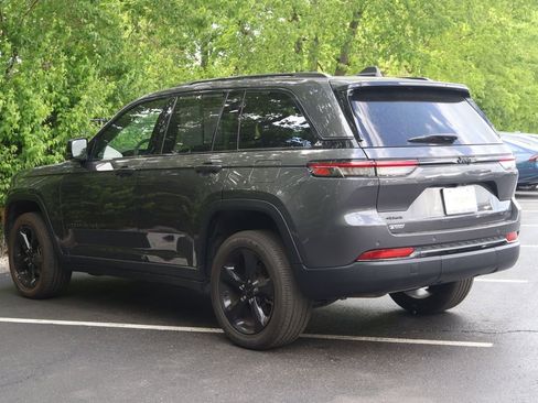 Used 2023 Jeep Grand Cherokee Altitude AWD/4WD image 6