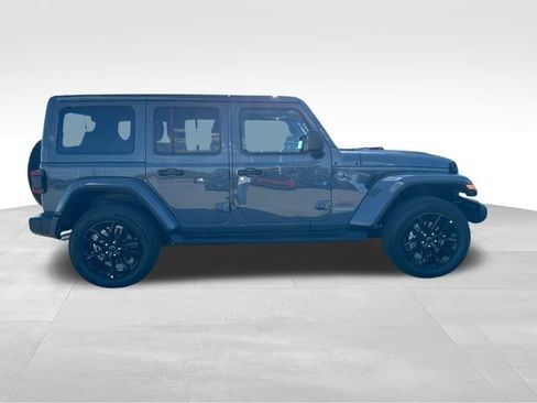 Used 2025 Jeep Wrangler Unlimited Sahara AWD/4WD image 4