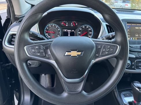 Used 2019 Chevrolet Equinox LS w/ LS Convenience Package image 12