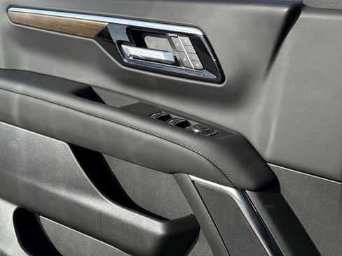 New 2026 Chevrolet Suburban High Country image 23