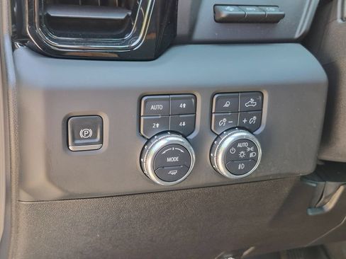 Used 2024 GMC Sierra 2500 AT4 w/ AT4 Premium Plus Package AWD/4WD image 16