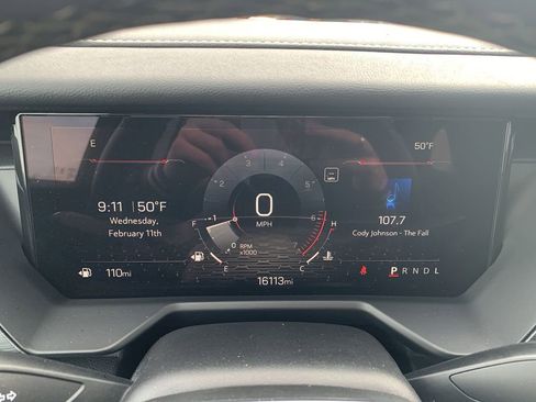 Used 2025 GMC Acadia Elevation image 10