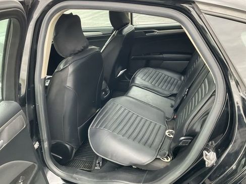 Used 2017 Ford Fusion SE w/ Fusion SE Technology Package FWD image 11