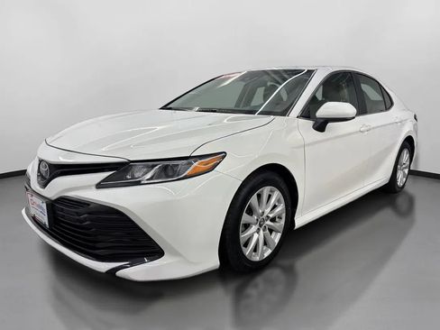 Used 2018 Toyota Camry LE FWD image 4