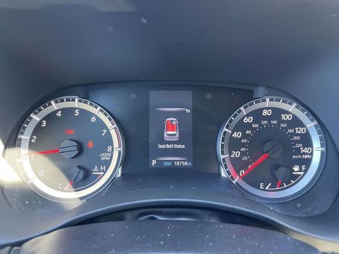 Used 2020 Toyota Highlander LE image 25