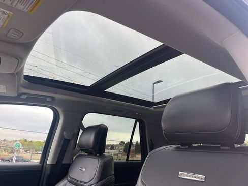 Used 2025 Ford Expedition Platinum image 11