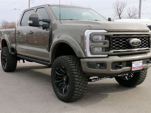 New 2026 Ford F250 Lariat w/ Black Appearance Package image 4