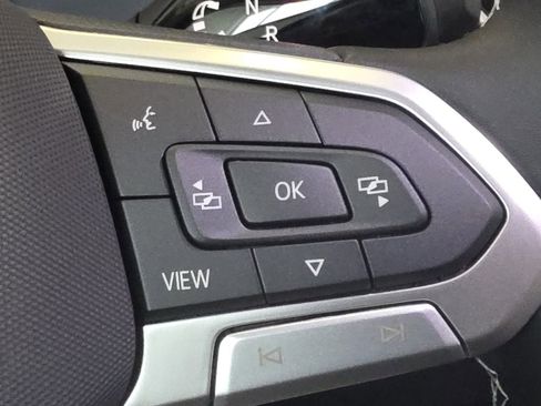 New 2026 Volkswagen Tiguan SE image 9