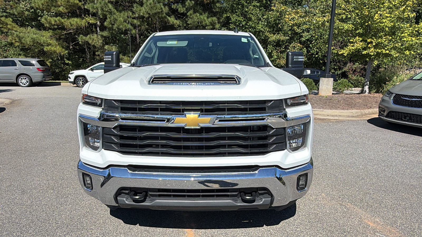 Used 2025 Chevrolet Silverado 2500 LT w/ Convenience Package AWD/4WD image 3