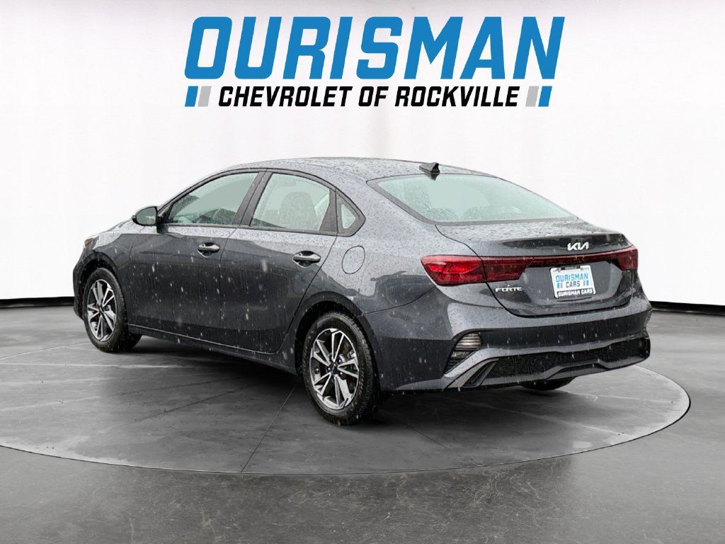 Used 2023 Kia Forte LXS w/ LXS Technology Package FWD image 4