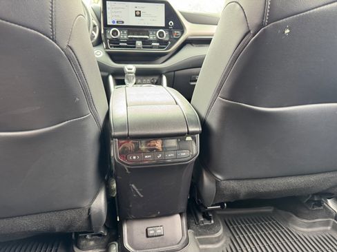 Certified 2025 Toyota Highlander XLE AWD/4WD image 33