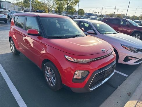 Used 2021 Kia Soul LX image 2