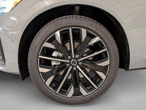 New 2026 Volvo XC60 B5 Ultra w/ Protection Package Premier image 11
