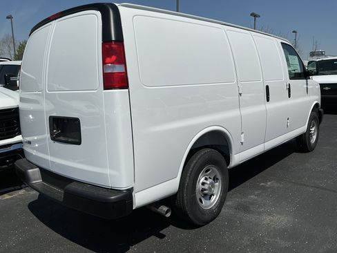New 2026 Chevrolet Express 2500 w/ Driver Convenience Package RWD image 7