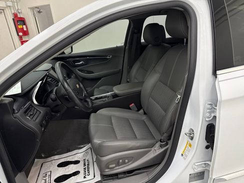 Used 2014 Chevrolet Impala LT w/ Convenience Package image 13