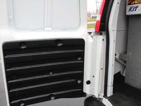 Used 2022 GMC Savana 2500 image 33