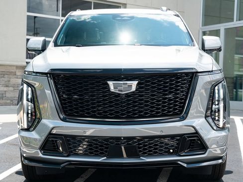 Used 2025 Cadillac Escalade V w/ LPO, ONYX Package AWD/4WD image 4