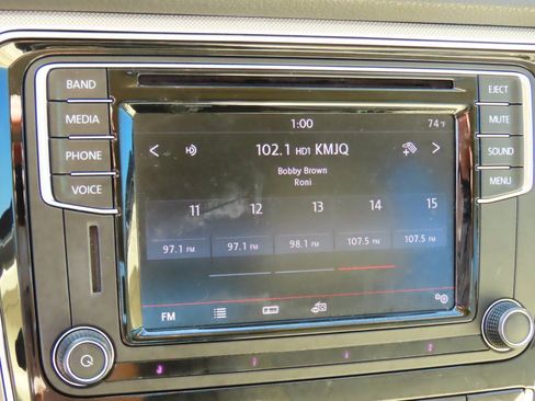 Used 2017 Volkswagen Passat 1.8T R-Line w/ R-Line Lighting Package image 29