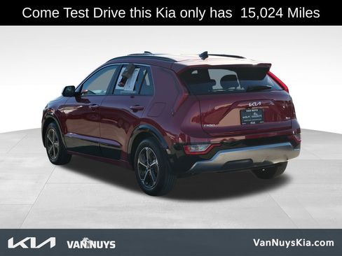 Used 2023 Kia Niro SX image 6