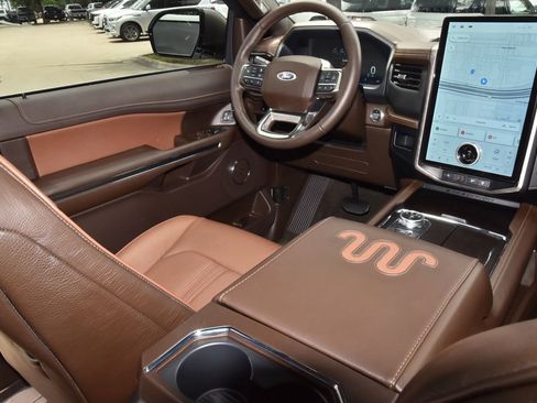 Used 2024 Ford Expedition Max King Ranch RWD image 16