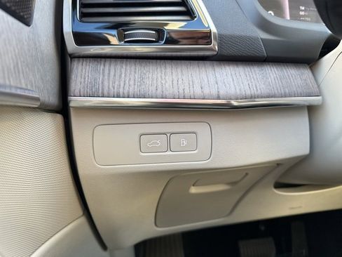 Certified 2024 Volvo XC90 T8 Plus w/ Protection Package Premier image 31