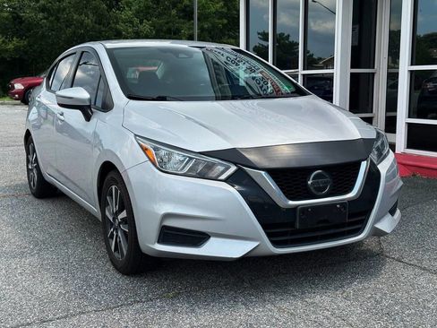Used 2021 Nissan Versa SV image 1