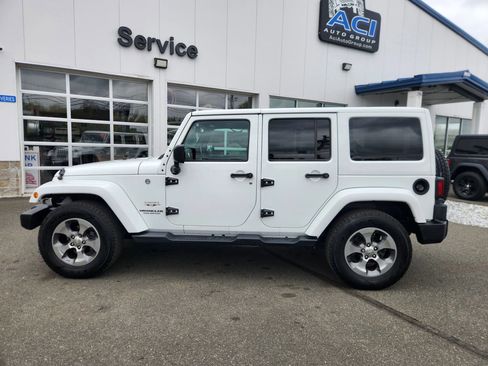 Used 2017 Jeep Wrangler Unlimited Sahara w/ Dual Top Group AWD/4WD image 7