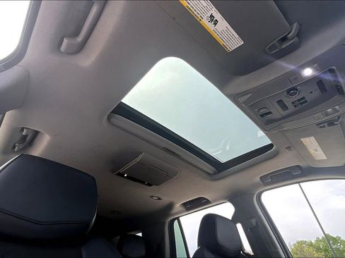 Used 2017 Cadillac Escalade Premium Luxury w/ LPO, Radiant Package image 20