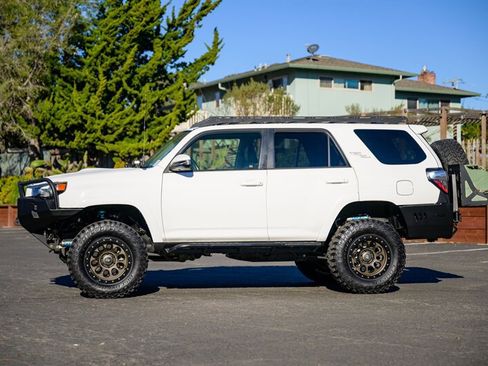 Used 2017 Toyota 4Runner TRD Off-Road Premium image 4